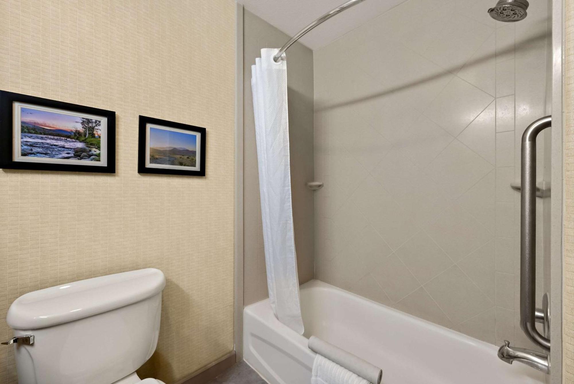 Comfort Inn & Suites Airport Convention Center Reno Buitenkant foto