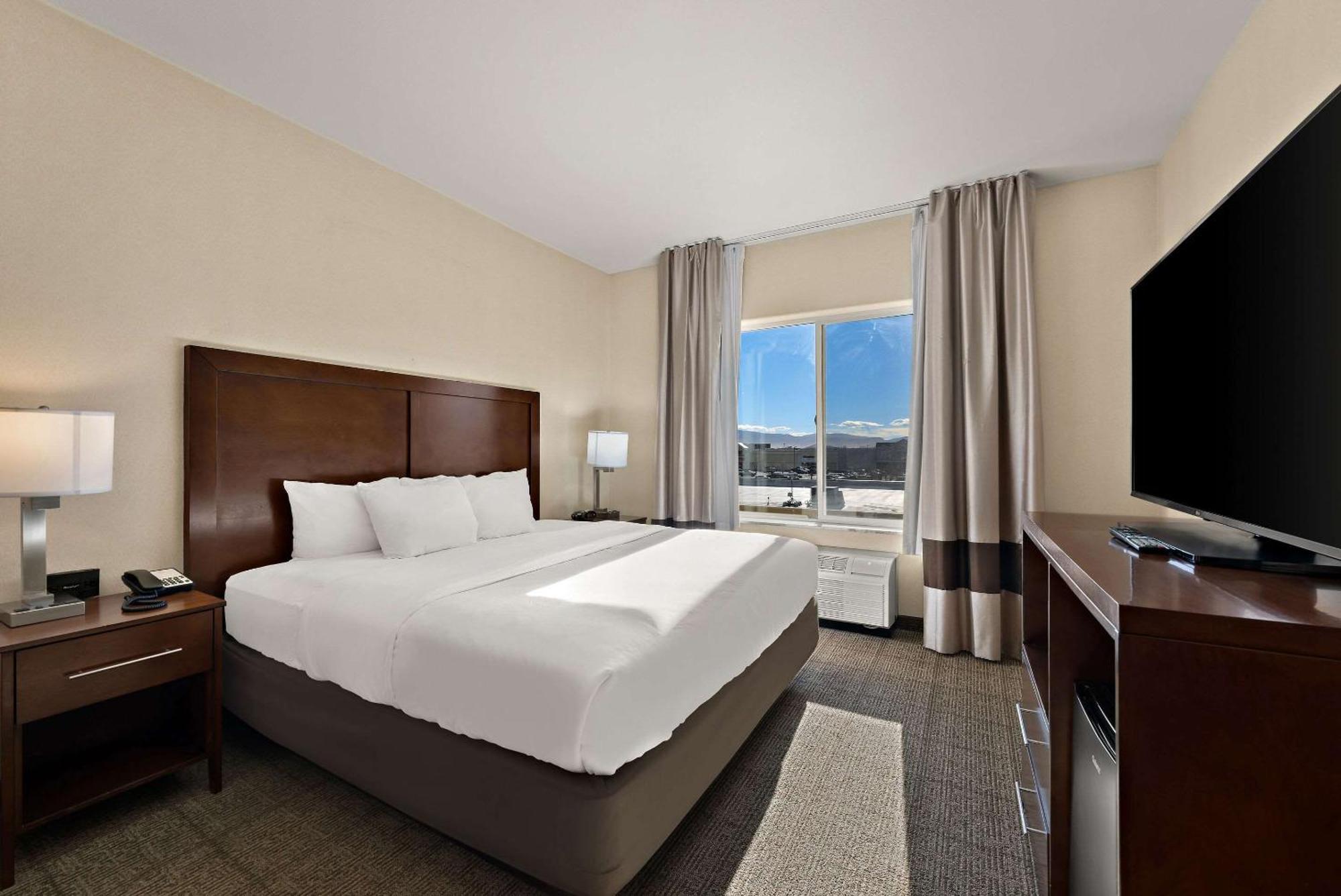 Comfort Inn & Suites Airport Convention Center Reno Buitenkant foto