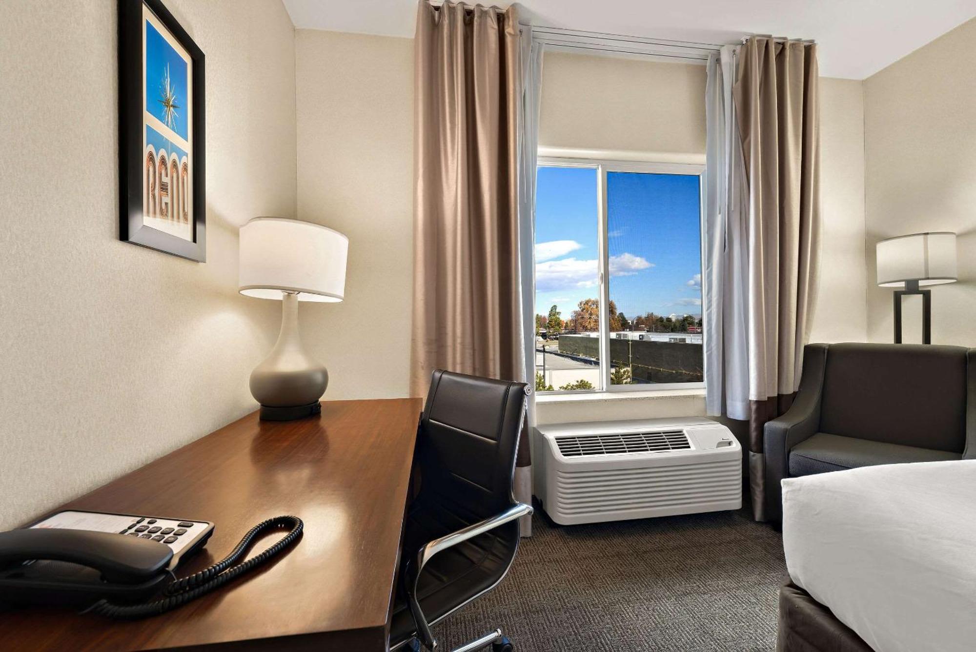 Comfort Inn & Suites Airport Convention Center Reno Buitenkant foto